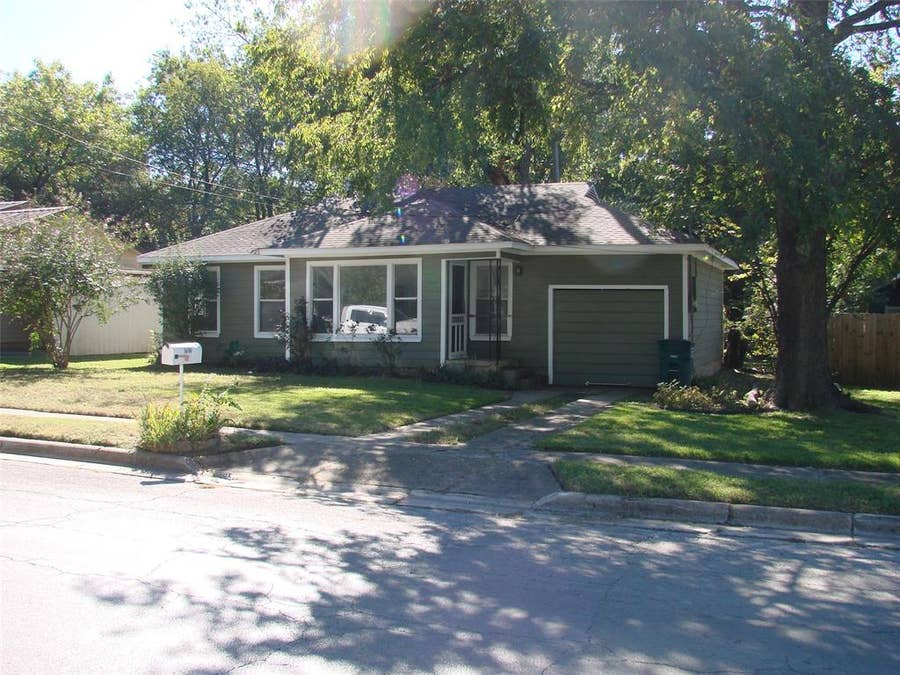 Property photo for 1010 Moss Street, Gainesville, TX