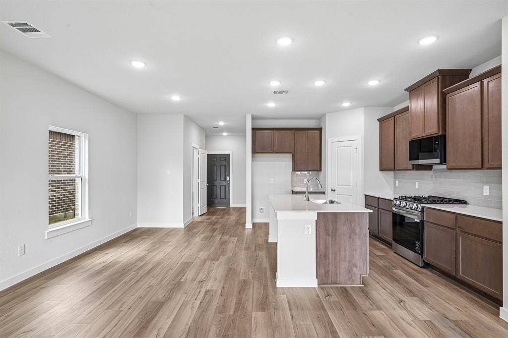 732 Ashley Gardens Drive, Forney, TX 75126