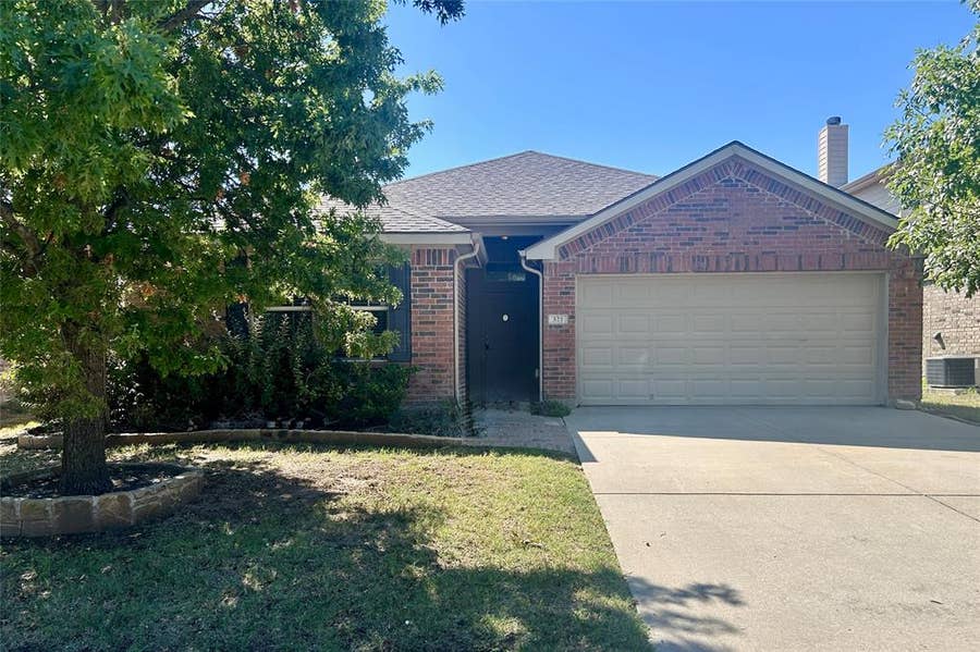 Property photo for 321 Fossil Bridge Drive, Fort Worth, TX