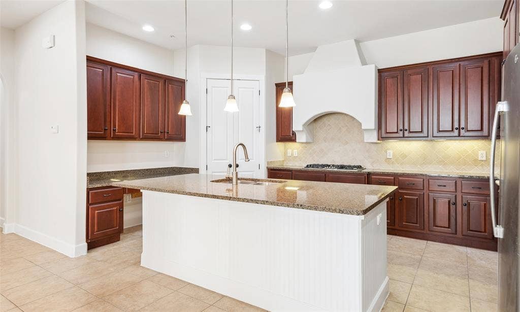610 Via Ravello, #201, Irving, TX 75039
