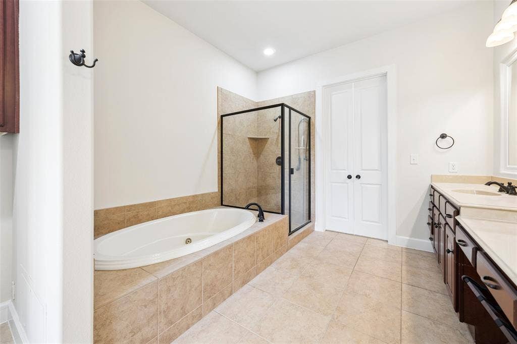 610 Via Ravello, #201, Irving, TX 75039