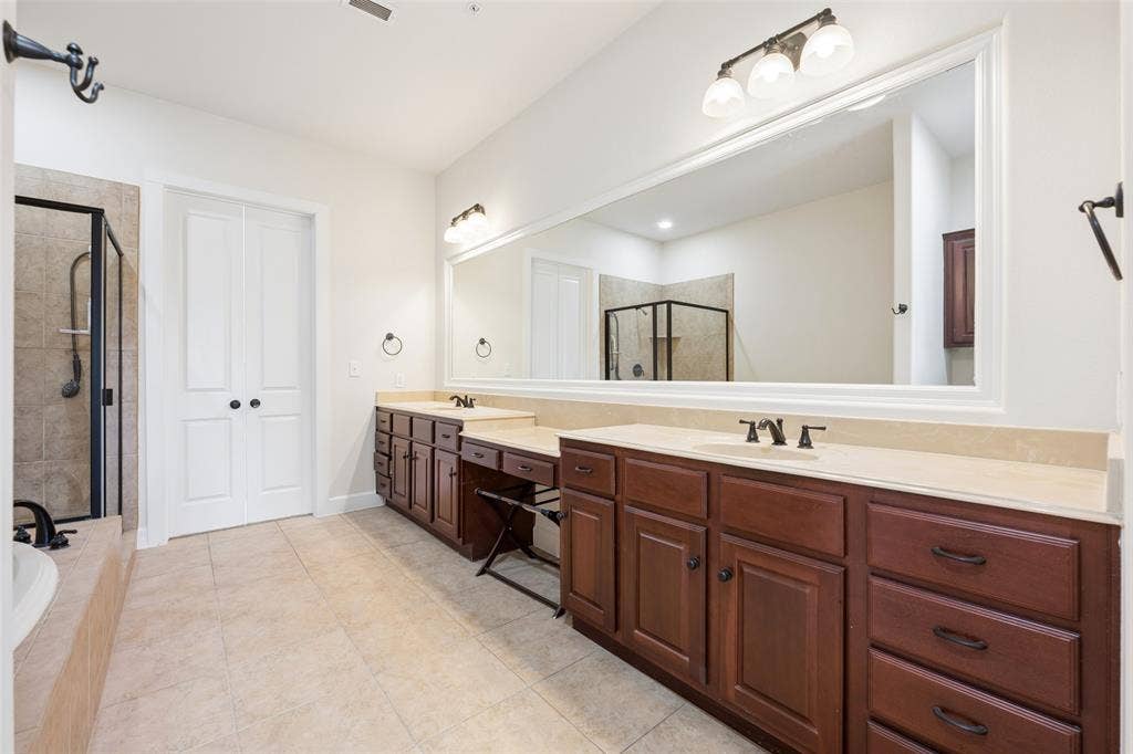 610 Via Ravello, #201, Irving, TX 75039