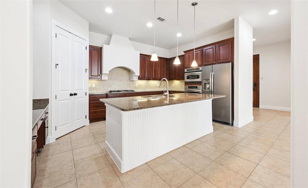 610 Via Ravello, #201, Irving, TX 75039