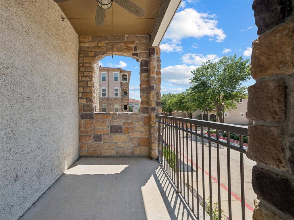 610 Via Ravello, #201, Irving, TX 75039