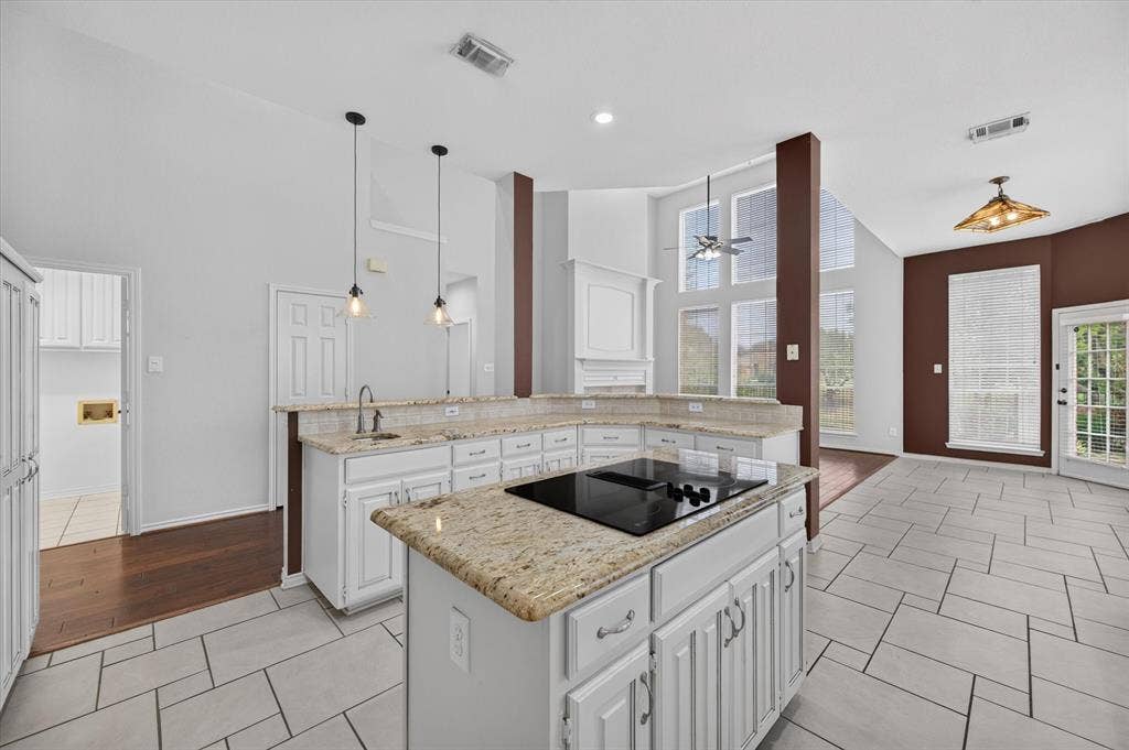 425 Waterside Drive, Irving, TX 75063 425 Waterside Drive, Irving, TX 75063