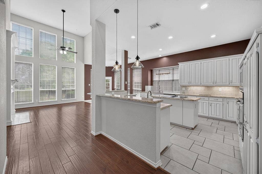 425 Waterside Drive, Irving, TX 75063 425 Waterside Drive, Irving, TX 75063