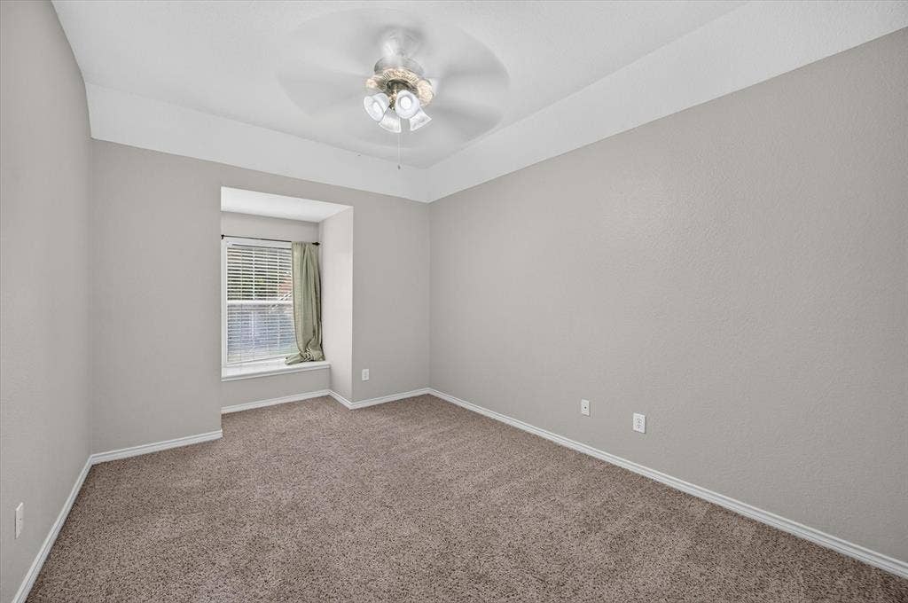 425 Waterside Drive, Irving, TX 75063 Upstairs bedroom