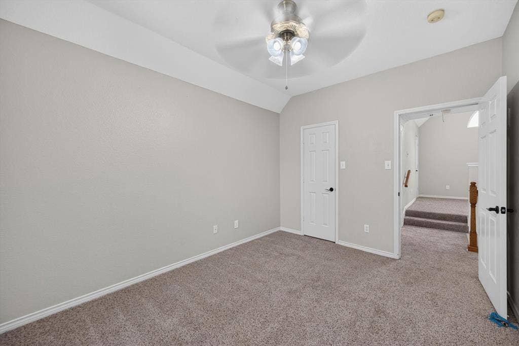 425 Waterside Drive, Irving, TX 75063 Upstairs bedroom