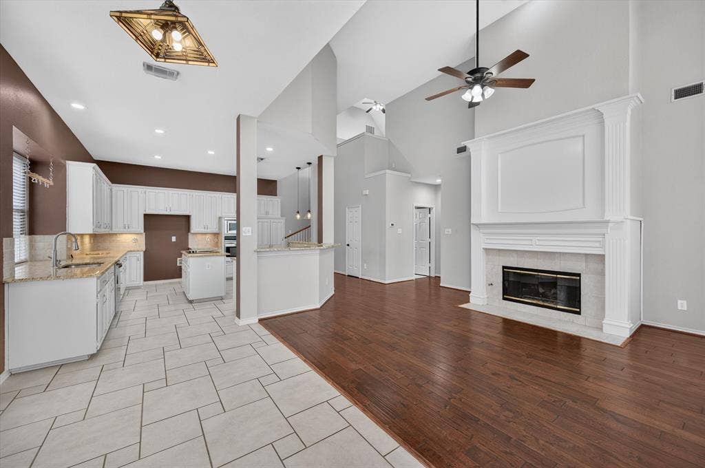 425 Waterside Drive, Irving, TX 75063 425 Waterside Drive, Irving, TX 75063
