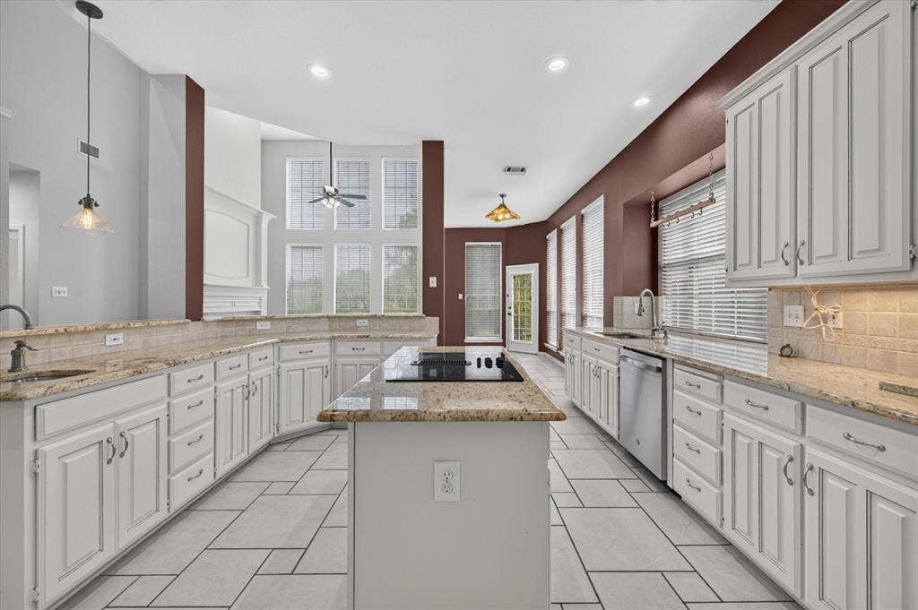 425 Waterside Drive, Irving, TX 75063 425 Waterside Drive, Irving, TX 75063