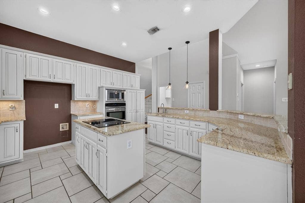 425 Waterside Drive, Irving, TX 75063 425 Waterside Drive, Irving, TX 75063