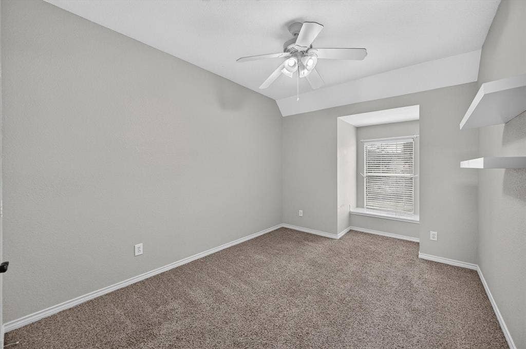 425 Waterside Drive, Irving, TX 75063 Upstairs bedroom