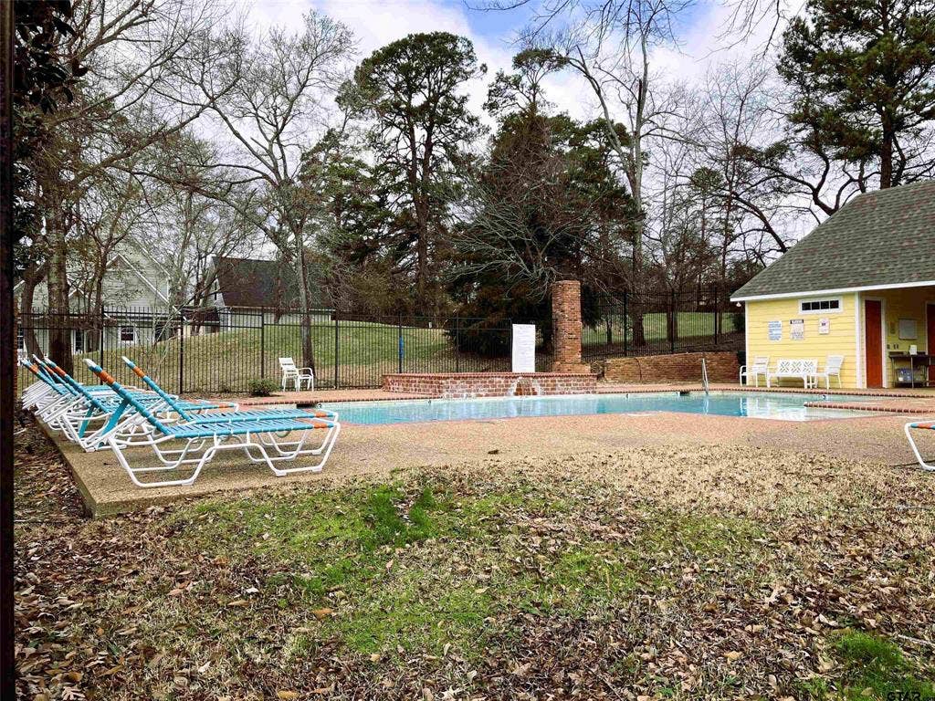 4028 Hanover Place, Tyler, TX 75701 HOA Community Pool