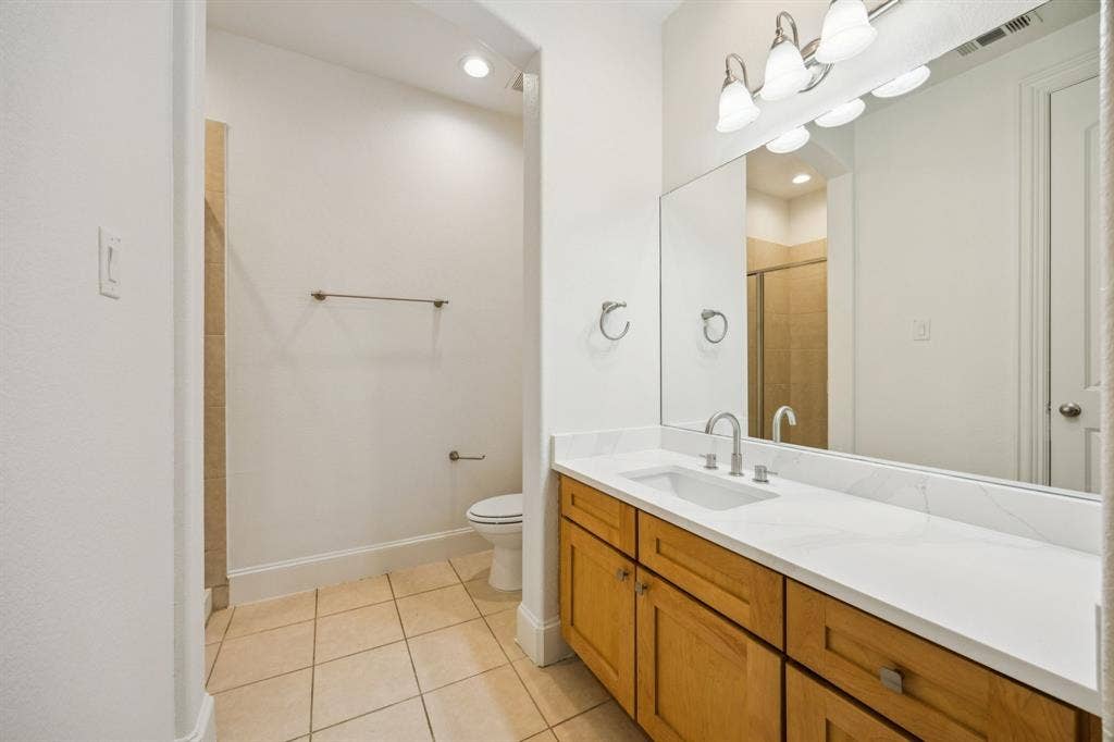 643 Senda, Irving, TX 75039 643 Senda, Irving, TX 75039