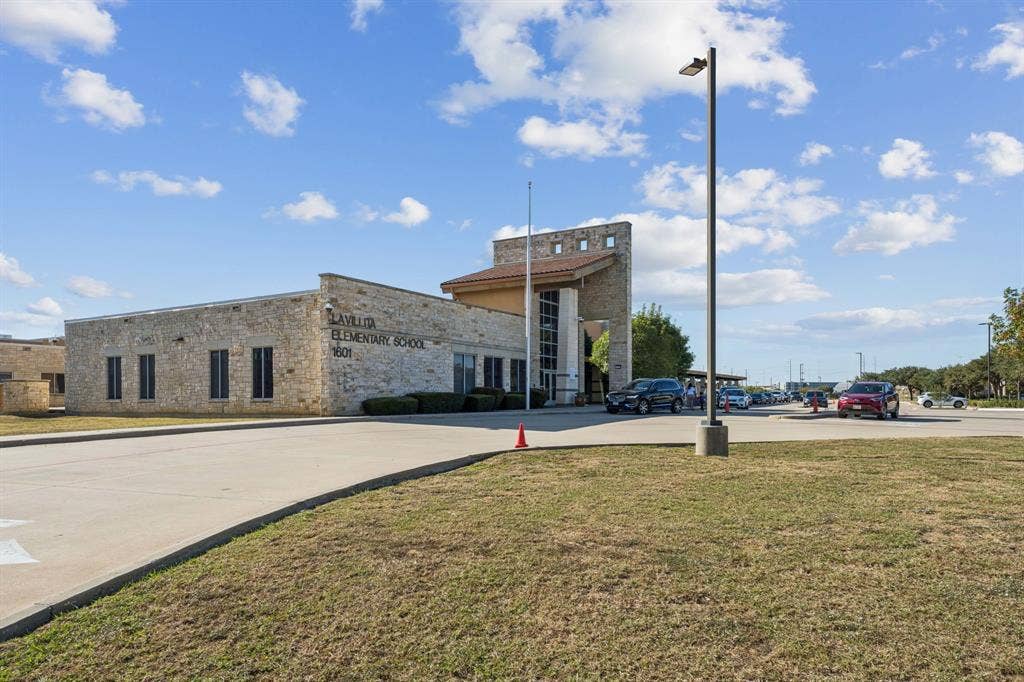 643 Senda, Irving, TX 75039 643 Senda, Irving, TX 75039