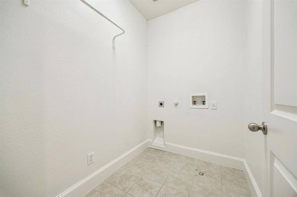 643 Senda, Irving, TX 75039 643 Senda, Irving, TX 75039