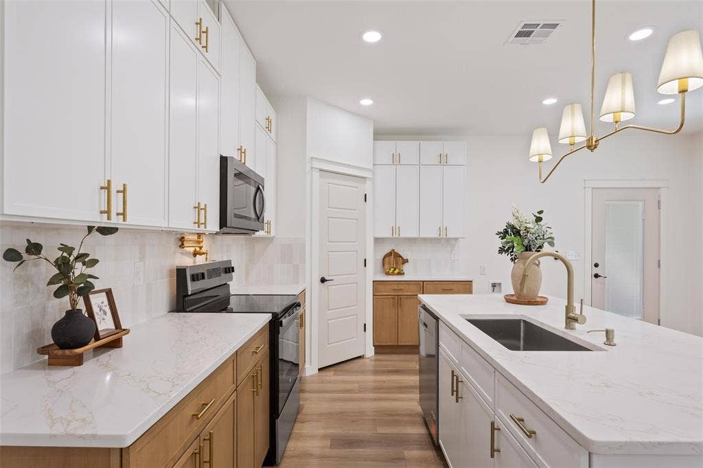 933 N 12th Street, Waco, TX 76707 933 N 12th Street, Waco, TX 76707