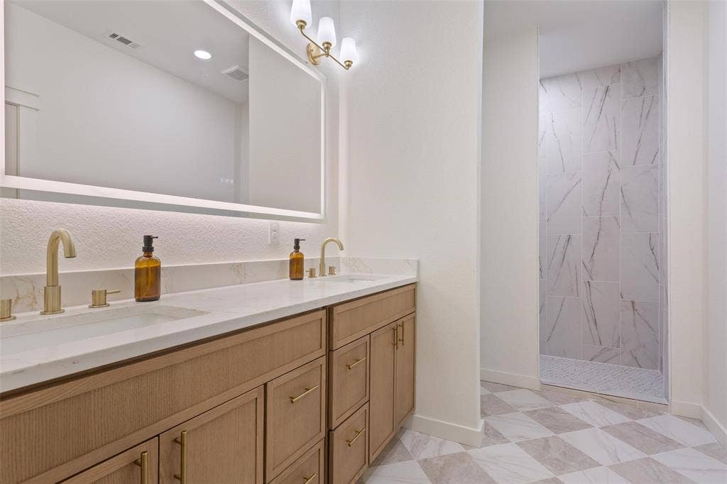 933 N 12th Street, Waco, TX 76707 933 N 12th Street, Waco, TX 76707