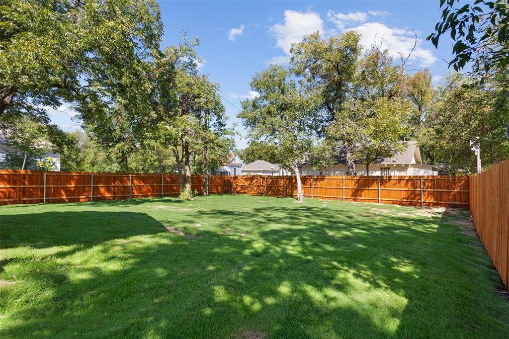 933 N 12th Street, Waco, TX 76707 933 N 12th Street, Waco, TX 76707