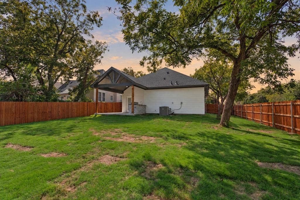 933 N 12th Street, Waco, TX 76707 933 N 12th Street, Waco, TX 76707