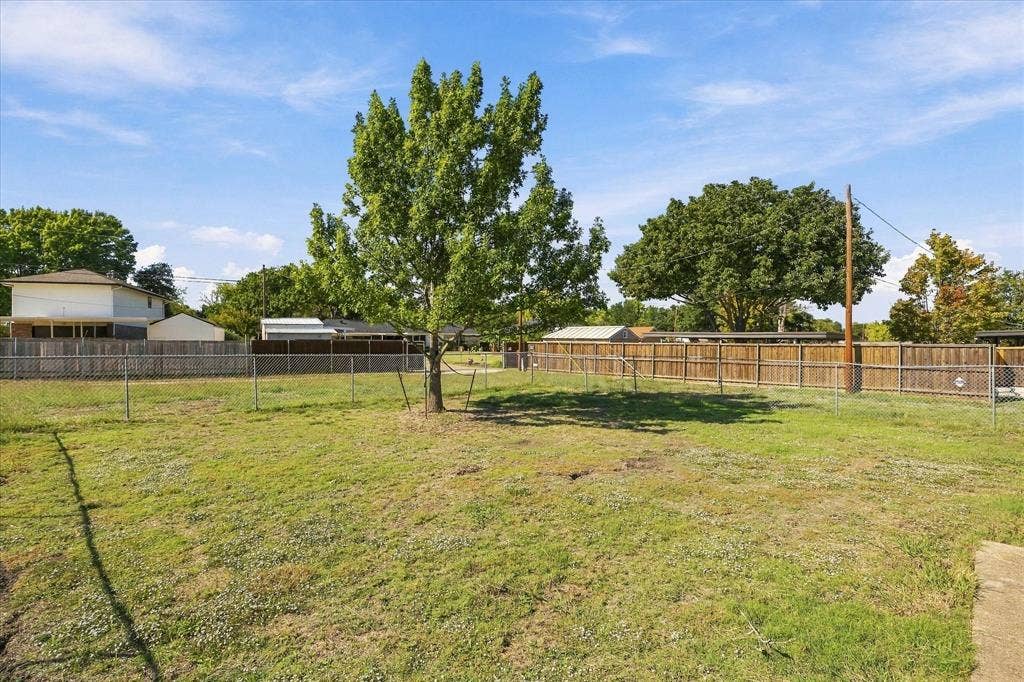 205 N Jobson Road, Sunnyvale, TX 75182 205 N Jobson Road, Sunnyvale, TX 75182