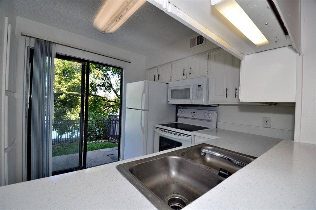2610 Lakehill Lane, #6a, Carrollton, TX 75006 2610 Lakehill Lane, #6a, Carrollton, TX 75006