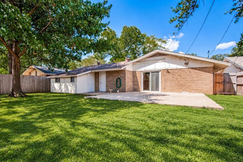 2218 Royal Oaks Drive, Irving, TX 75060 2218 Royal Oaks Drive, Irving, TX 75060