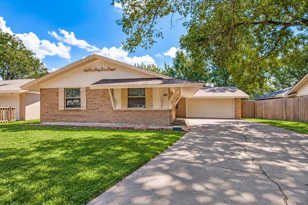 2218 Royal Oaks Drive, Irving, TX 75060 2218 Royal Oaks Drive, Irving, TX 75060