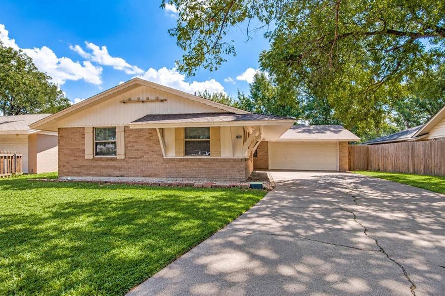 Property photo for 2218 Royal Oaks Drive, Irving, TX