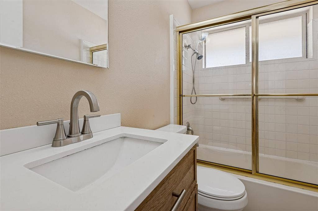 2218 Royal Oaks Drive, Irving, TX 75060 2218 Royal Oaks Drive, Irving, TX 75060