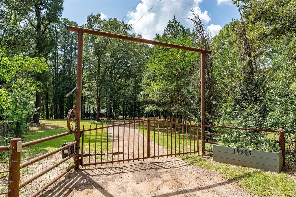 19905 County Road 4130, Lindale, TX 75771 19905 County Road 4130, Lindale, TX 75771
