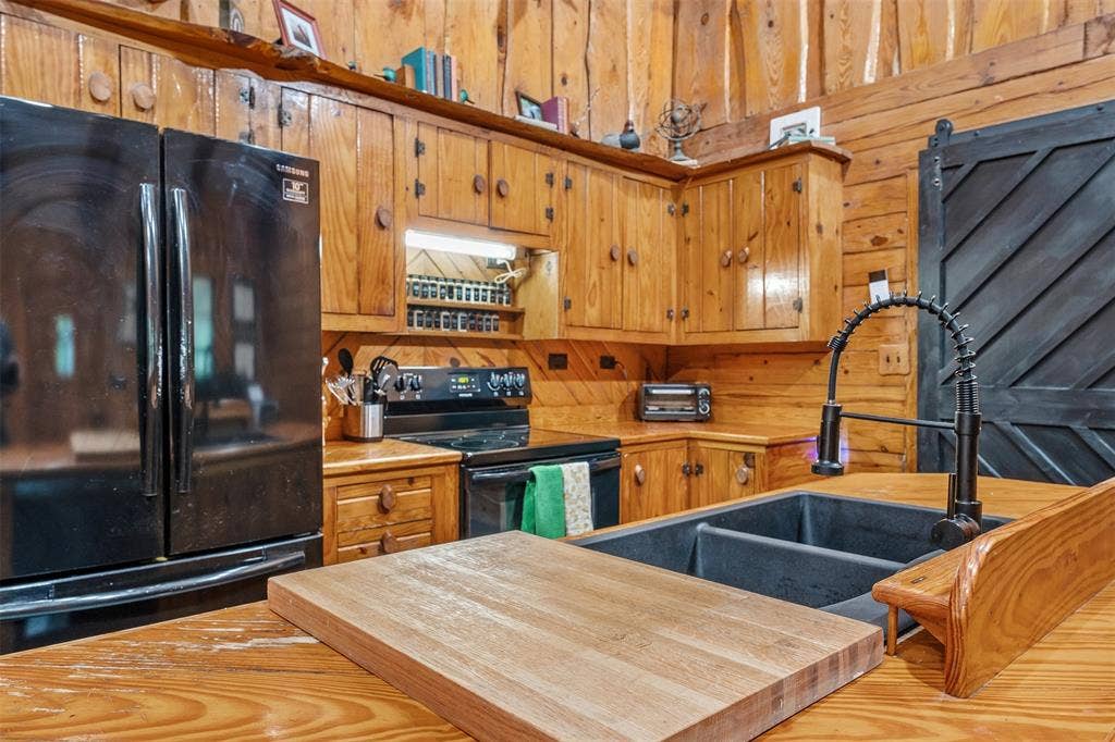 19905 County Road 4130, Lindale, TX 75771 19905 County Road 4130, Lindale, TX 75771