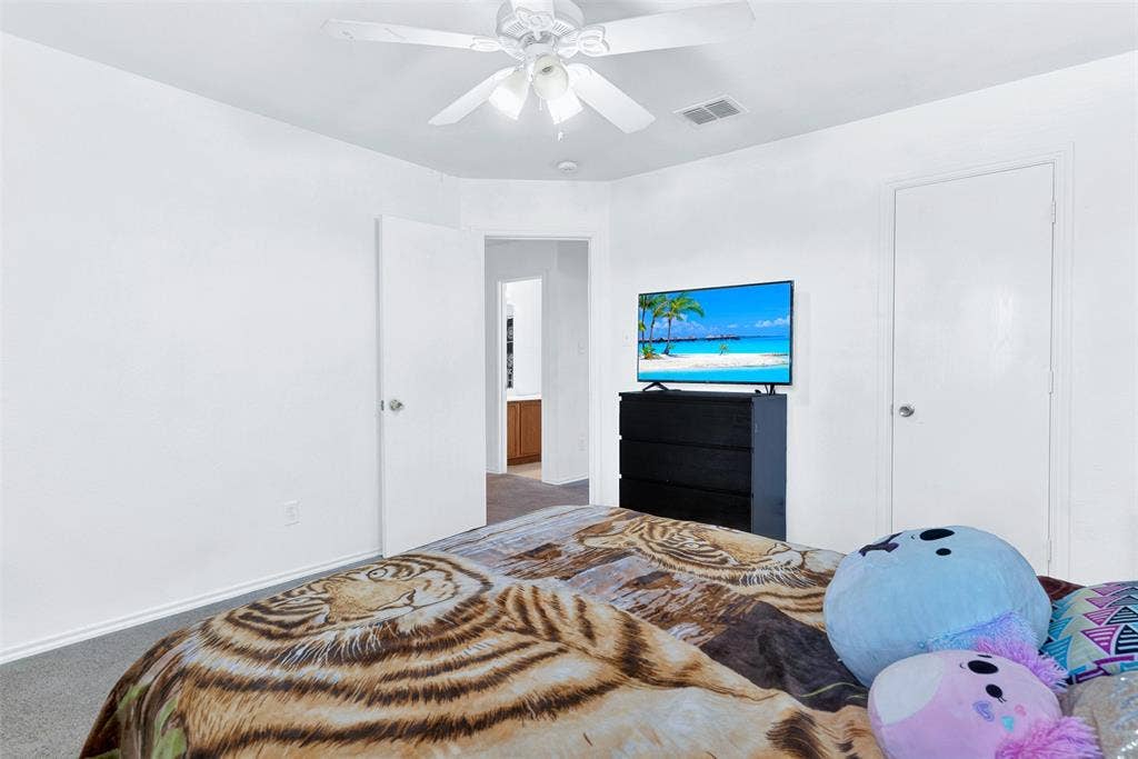 5722 Firethorn Drive, Dallas, TX 75249 5722 Firethorn Drive, Dallas, TX 75249