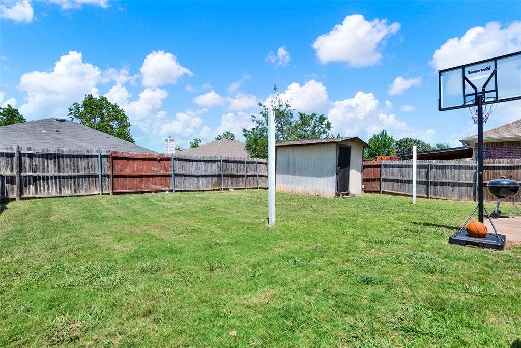 5722 Firethorn Drive, Dallas, TX 75249 5722 Firethorn Drive, Dallas, TX 75249