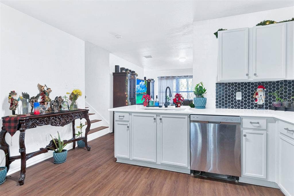 5722 Firethorn Drive, Dallas, TX 75249 5722 Firethorn Drive, Dallas, TX 75249