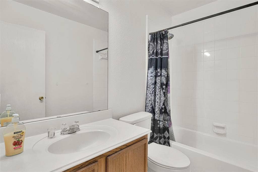 5722 Firethorn Drive, Dallas, TX 75249 5722 Firethorn Drive, Dallas, TX 75249