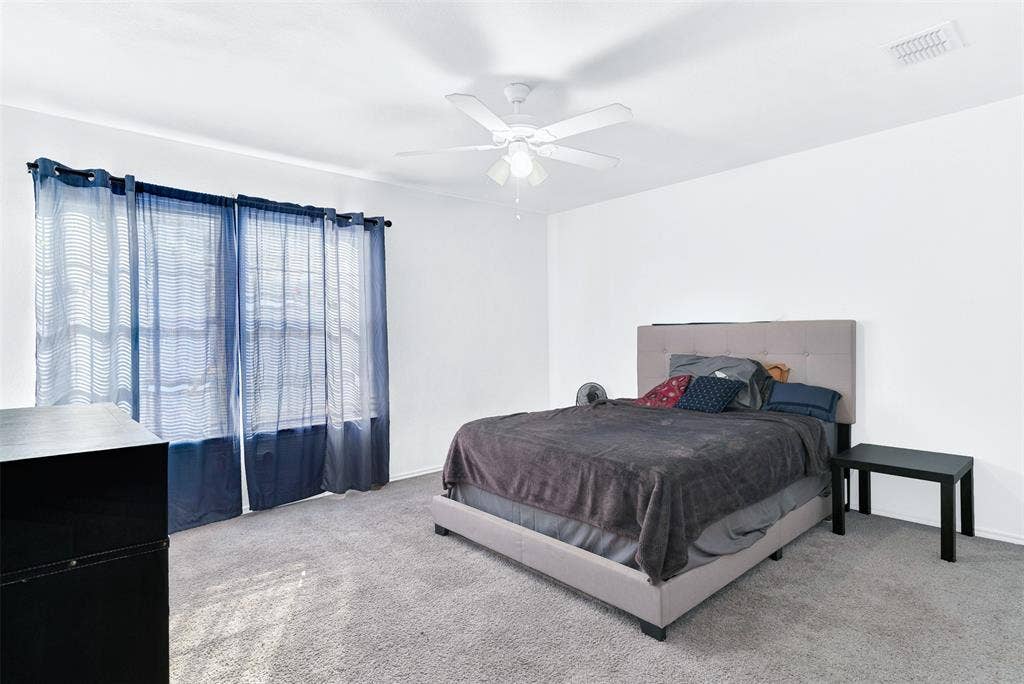 5722 Firethorn Drive, Dallas, TX 75249 5722 Firethorn Drive, Dallas, TX 75249