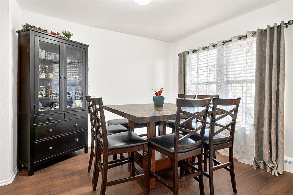 5722 Firethorn Drive, Dallas, TX 75249 5722 Firethorn Drive, Dallas, TX 75249