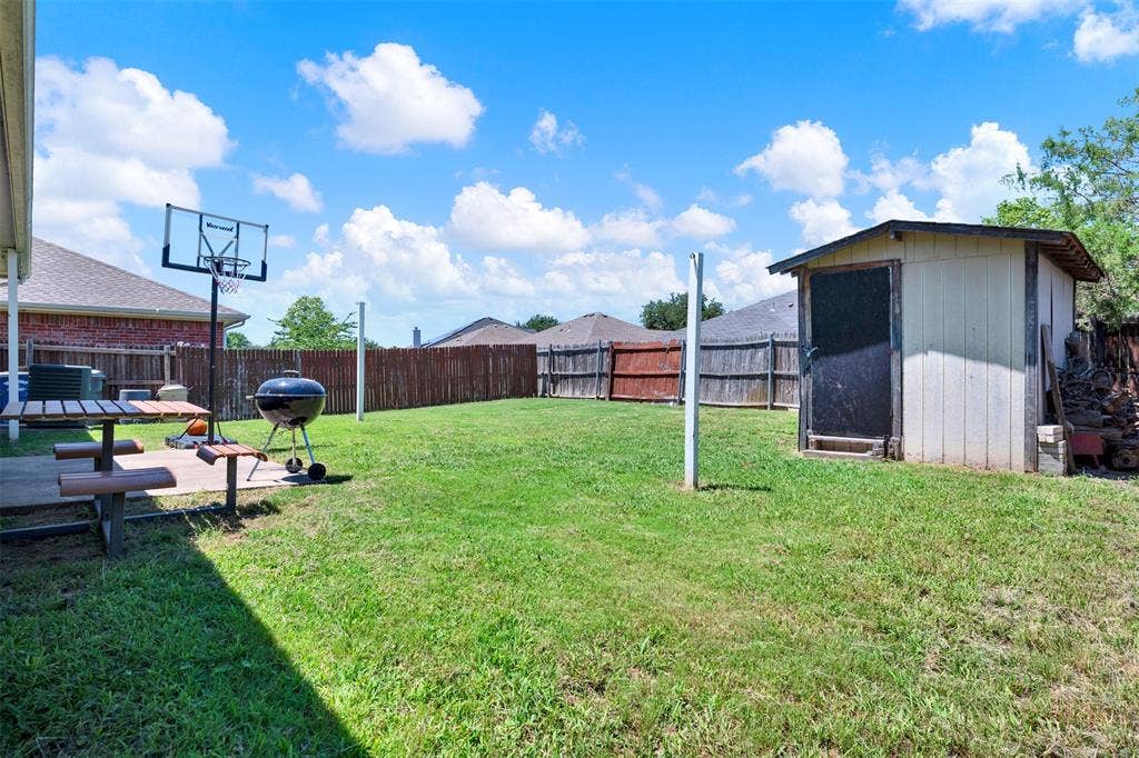 5722 Firethorn Drive, Dallas, TX 75249 5722 Firethorn Drive, Dallas, TX 75249