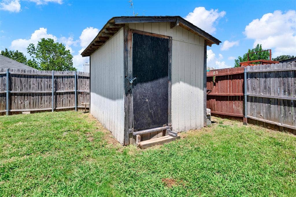 5722 Firethorn Drive, Dallas, TX 75249 5722 Firethorn Drive, Dallas, TX 75249
