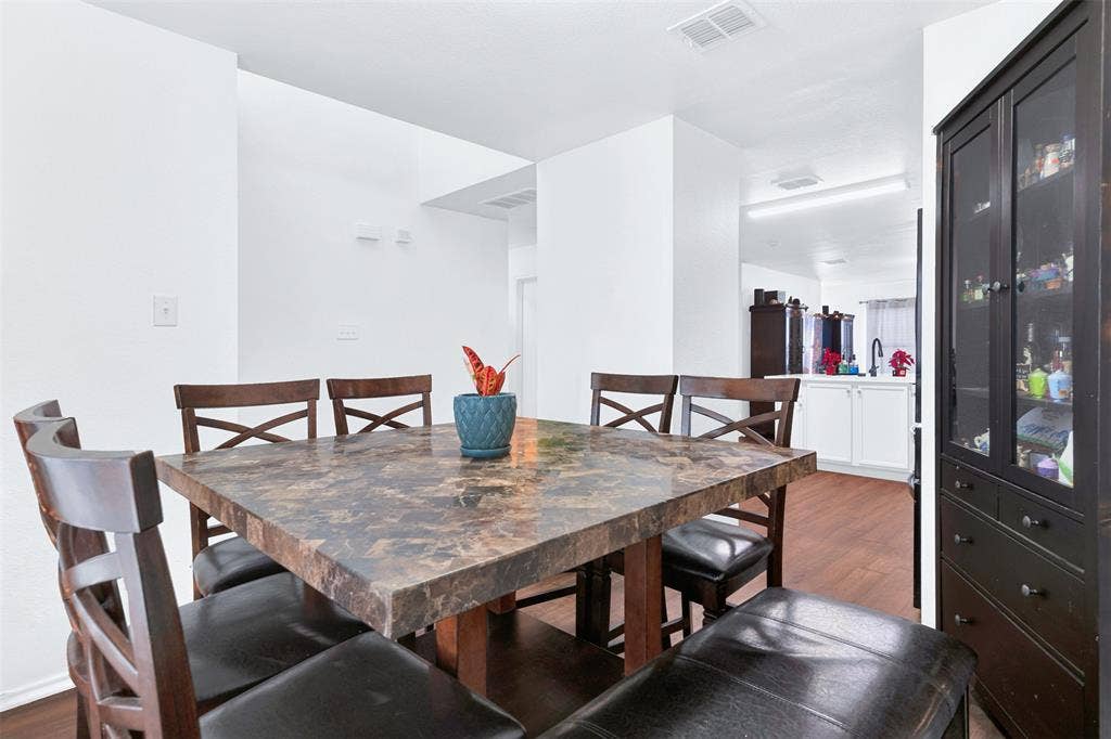 5722 Firethorn Drive, Dallas, TX 75249 5722 Firethorn Drive, Dallas, TX 75249
