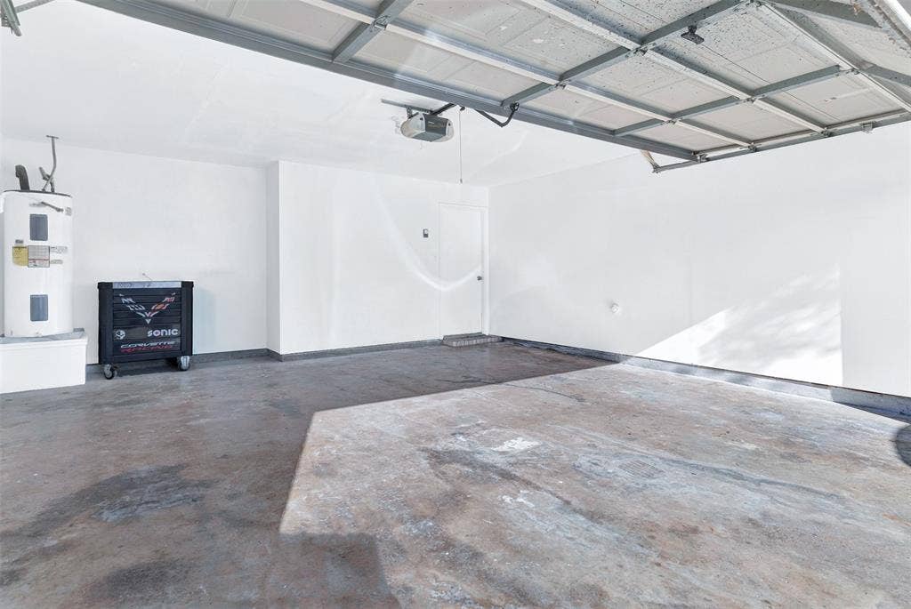 5722 Firethorn Drive, Dallas, TX 75249 5722 Firethorn Drive, Dallas, TX 75249