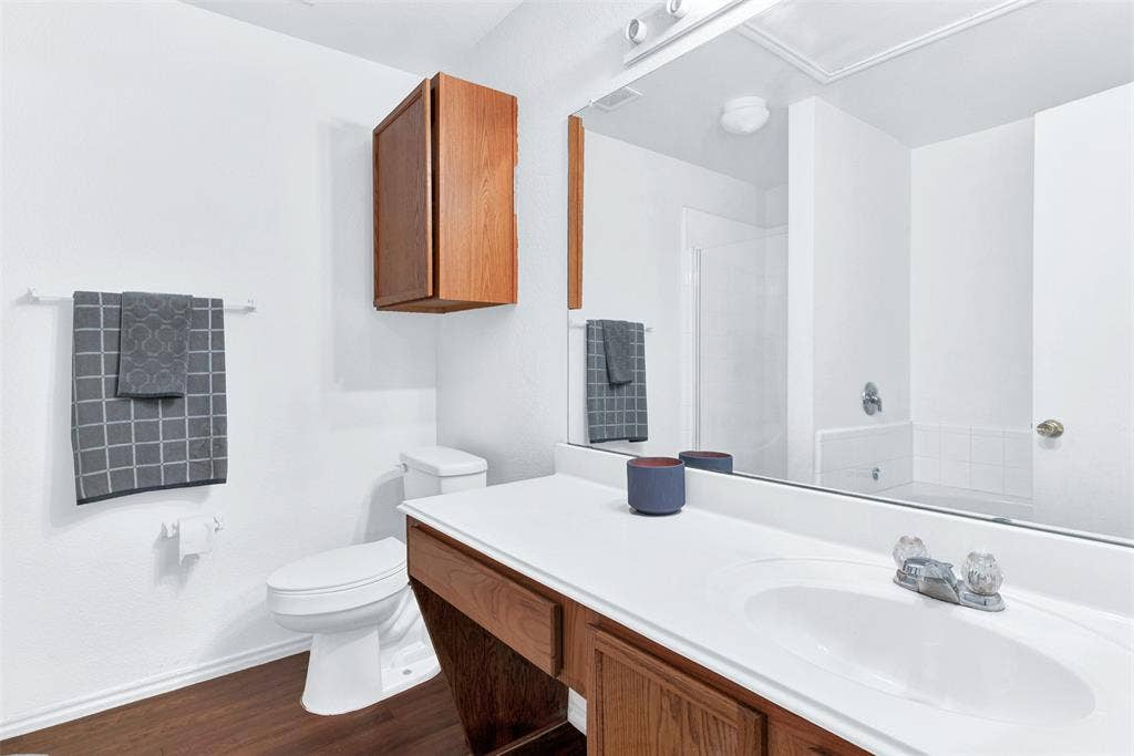 5722 Firethorn Drive, Dallas, TX 75249 5722 Firethorn Drive, Dallas, TX 75249