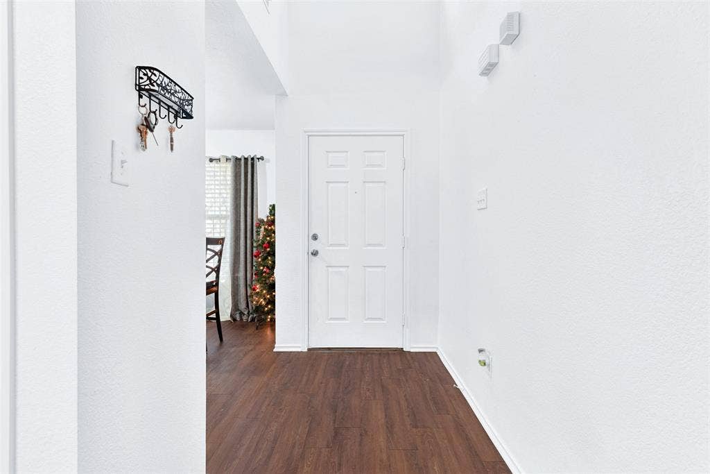 5722 Firethorn Drive, Dallas, TX 75249 5722 Firethorn Drive, Dallas, TX 75249