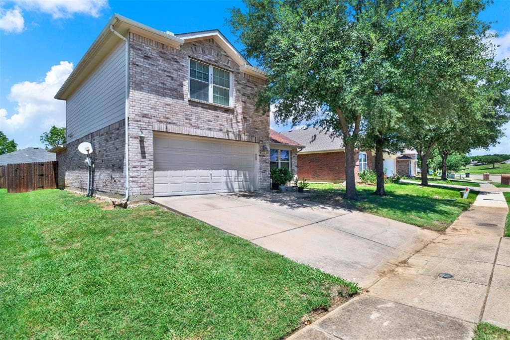 5722 Firethorn Drive, Dallas, TX 75249 5722 Firethorn Drive, Dallas, TX 75249
