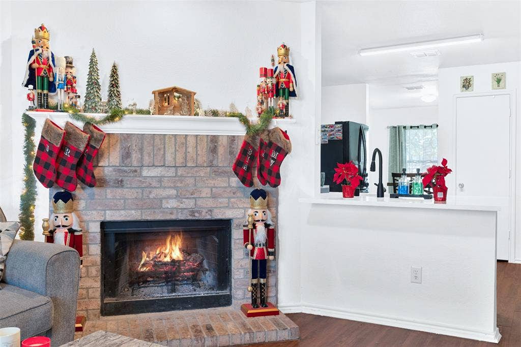 5722 Firethorn Drive, Dallas, TX 75249 5722 Firethorn Drive, Dallas, TX 75249