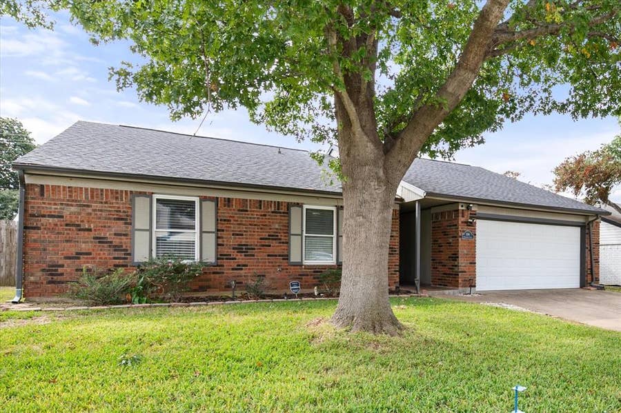 Property photo for 106 Cinnamon Lane, Euless, TX