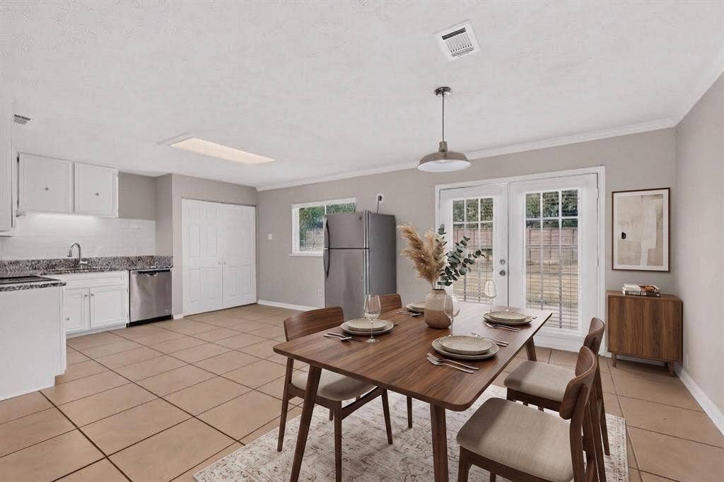501 Starling Drive, Mesquite, TX 75149 Virtually staged dining area