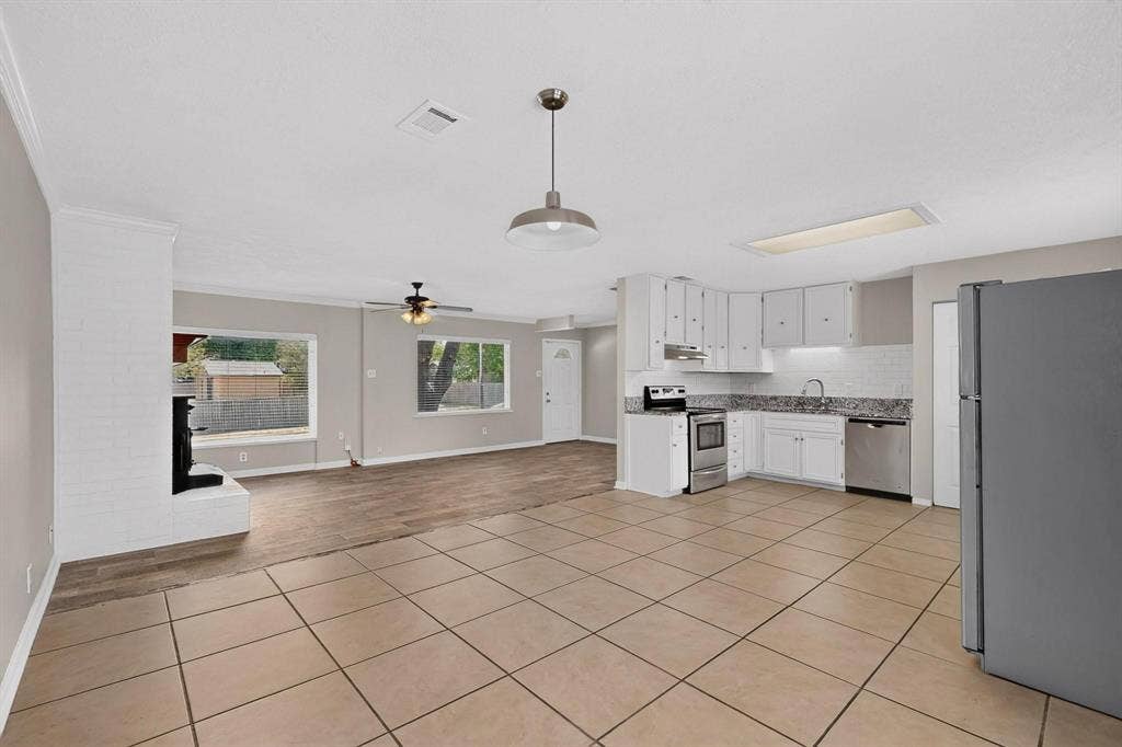 501 Starling Drive, Mesquite, TX 75149 Bright dining area showcasing tile floors, ready for new furnishings.