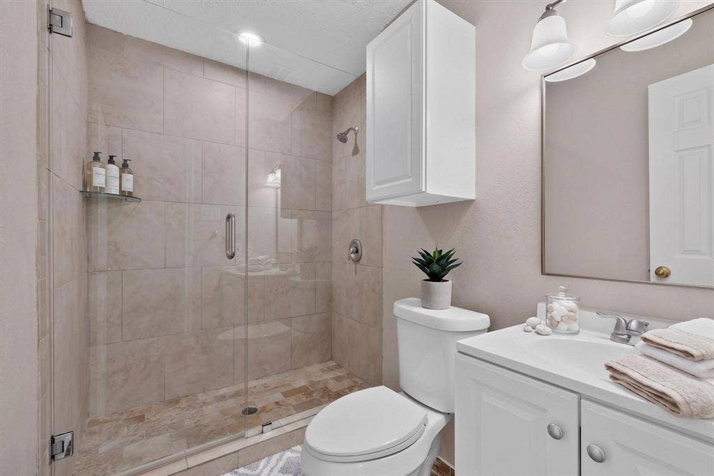 501 Starling Drive, Mesquite, TX 75149 Virtually staged bathroom